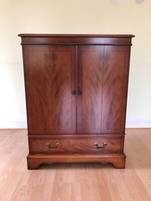 Beautiful Mahogany Corner TV / HiFi/Gaming Unit Cupboard
