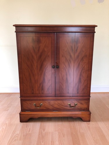 Beautiful mahogany corner - corner, tv
