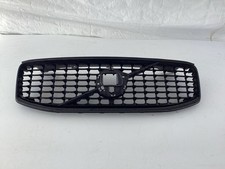 Volvo XC60 R Design front