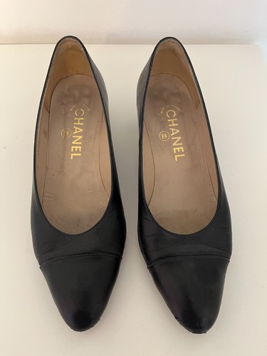 Vintage black chanel court - black,