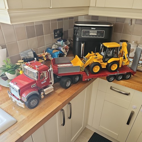 Bruder granite mack truck low - granite,