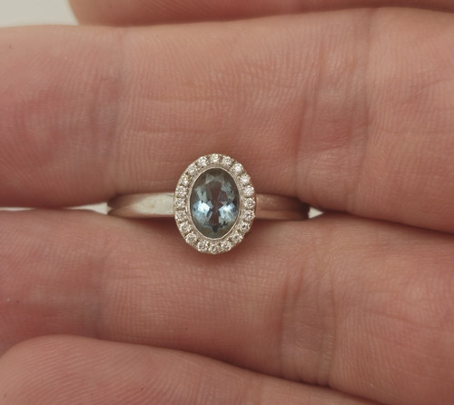 18ct white gold aquamarine - gold, and