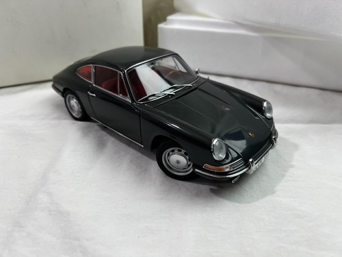 Scale autoart porsche - 1/18,