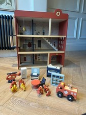 WOODEN FIRE STATION INCL 19