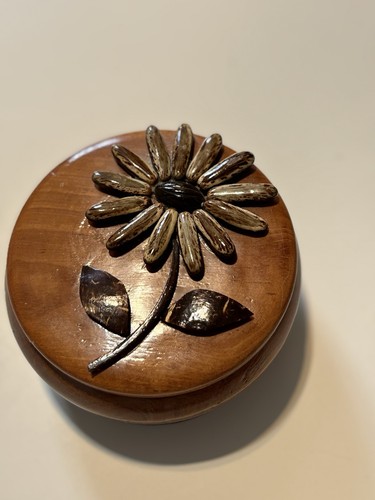 Vintage wooden flower trinket
