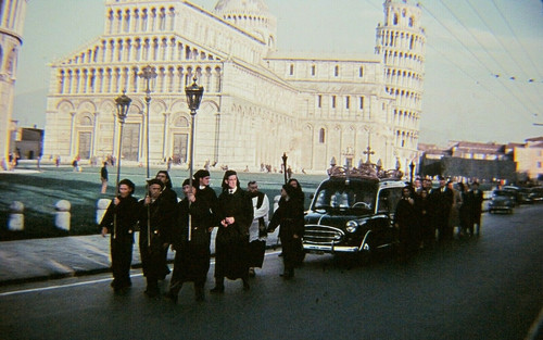 1950s pisa italy - pisa, funeral