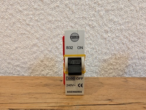Wylex 32a plug mcb - in,