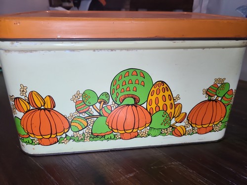 Vintage 70s mushroom tin bread - 70s,