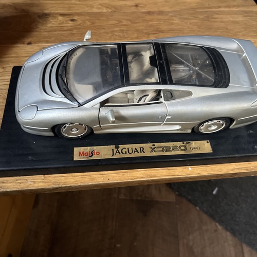 Jaguar xj220 silver 18 - xj220, 1:18
