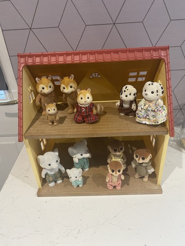 Sylvanian families red roof - families,