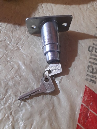 Rear bonnet closure button - rear,
