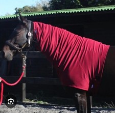 Snuggy Hood jam fleece burgundy headless kneck for horse. Size S/M. Equestrian