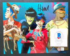 JAMIE HEWLETT SIGNED 8X10