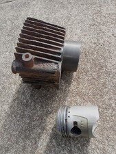 Cylinder barrel + piston