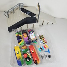 Tech Deck World Tour - Martin Place, Australia with 7 Skatebairds Decks