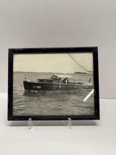 Antique picture wood laughing - antique,