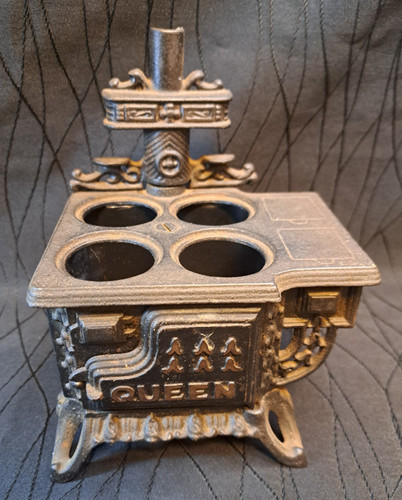 1930s cast iron queen - 1930s,