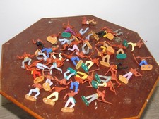 Vintage Timpo Indians plastic toy soldiers 1/32