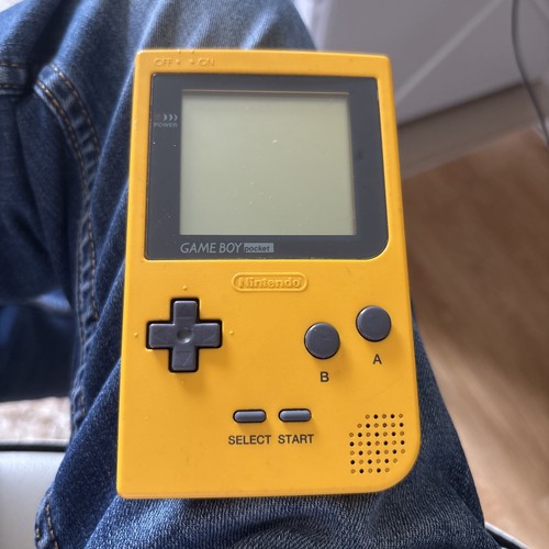 Game boy pocket yellow - game,