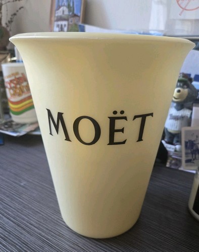 Vintage moet chandon champagne - moet,