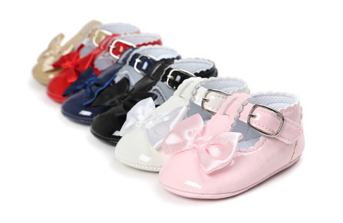 Newborn infant baby girl - infant,
