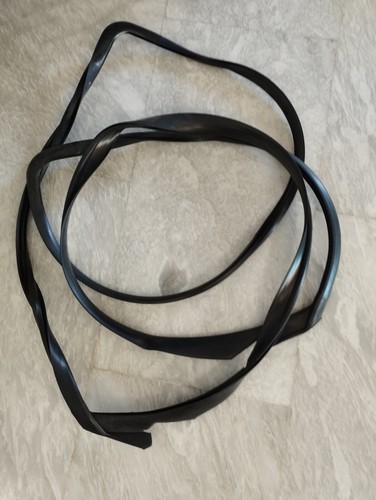 Front window rubber vauxhali - front,