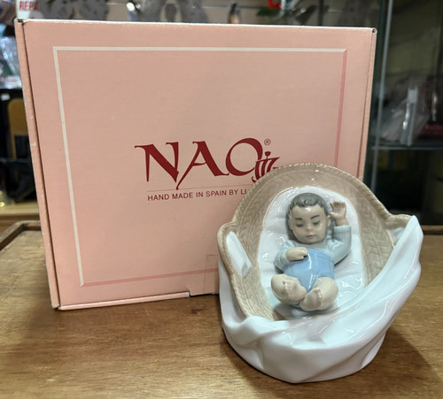Lovely rare nao lladro - rare,