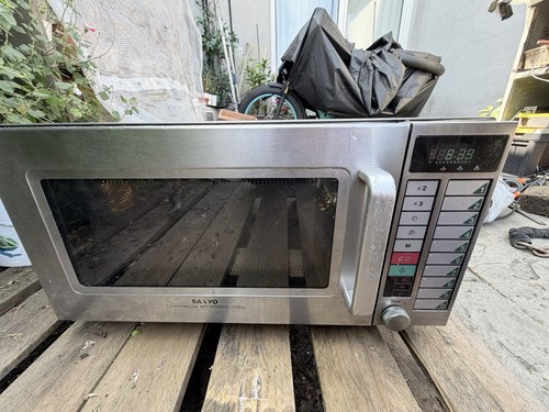 Sanyo c1100 commercial - sanyo, em-c1100