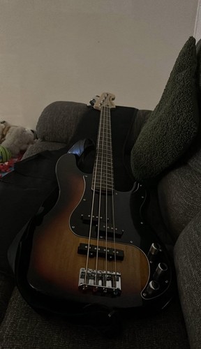 Squier fender affinity - by,