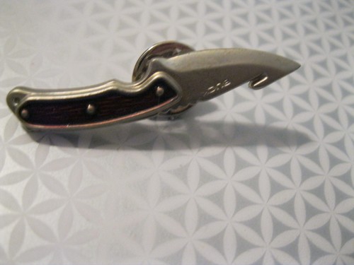 Buck knife lapel - knife, pin