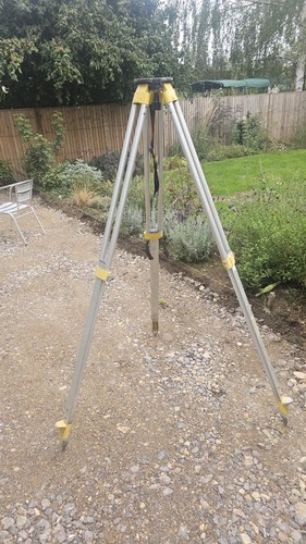 Flat head tripod - heavy, duty
