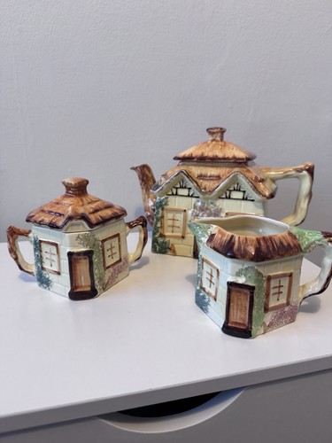 Keele street pottery - street, cottage