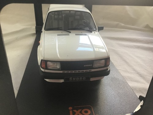 Ixo scale skoda 130 white - 1/18,