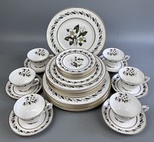 Royal Worcester Dinner Service Set "Bernina". 6 place setting. Bone China Plates