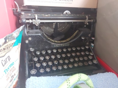 Underwood typewriter good - underwood,