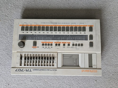 Roland 707 drum machine - tr-707,