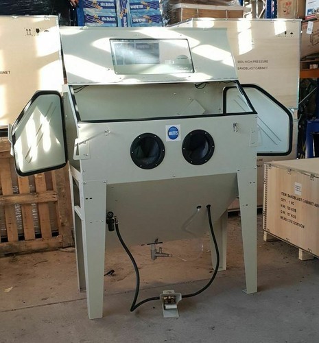 Sand blast cabinet with dust - sand,