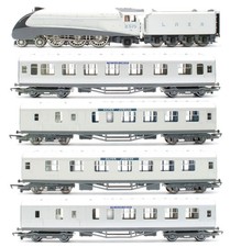 HORNBY 'OO' GAUGE LNER SILVER