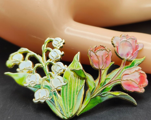 Flower enamel lapel - pin, badge
