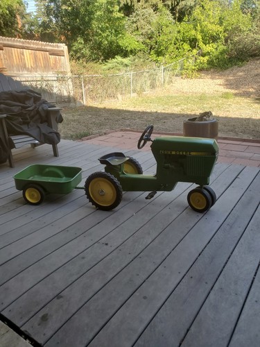 Ertl 520 john - deere, pedal