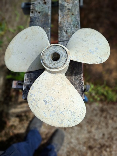 Boat propeller 3 - 17",