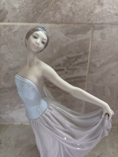 Lladro ballet dancing lady - ballet,