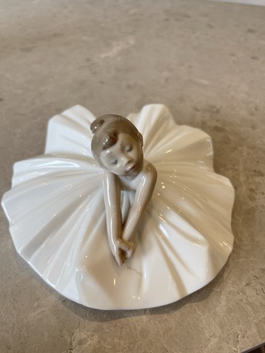 Nao lladro porcelain - by,