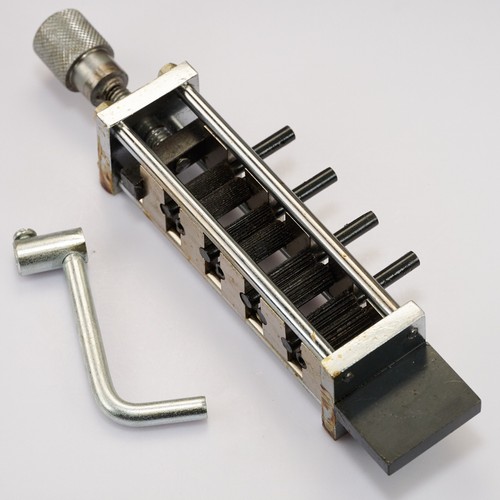 Corrugated vice mounted - vice,