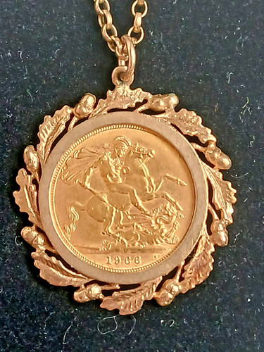 22ct gold sovereign - set, in
