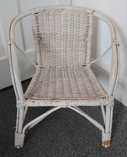 Vintage white wicker childs - white,