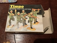 Timpo toy soldiers Five standing British soldiers boxed