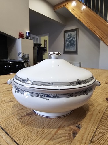 Wedgwood amherst lidded tureen - lidded,