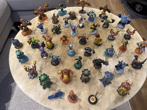 Skylander figurine bundle - skylander,