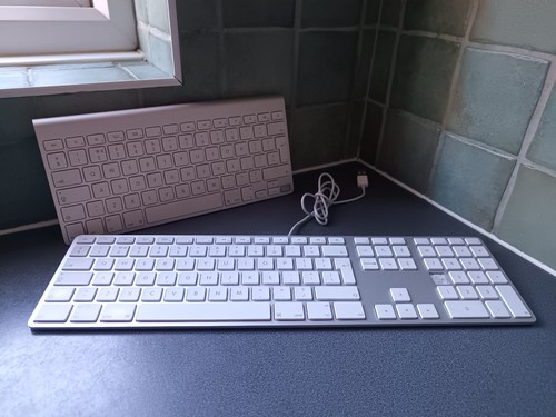 Apple keyboards wired - x,